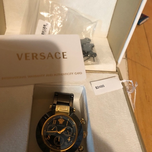 Versace woman’s watch - Picture 3 of 3